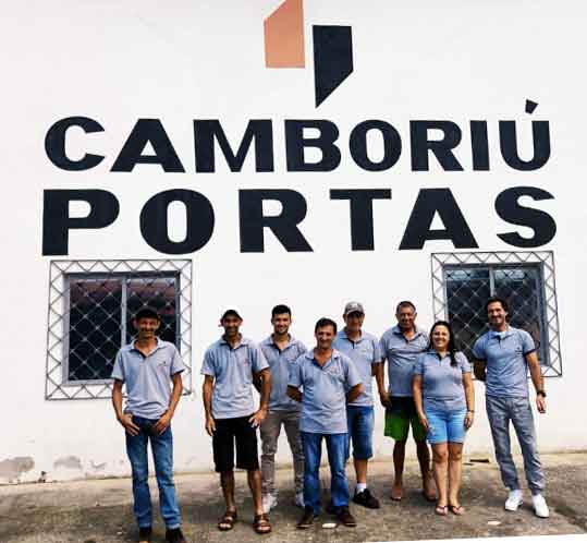 porta laqueada bc balneário camboriú madeira praia alto padrão branca itapema itajaí sc preço barata pivotante lisa frisada casa quarto sala externa interna